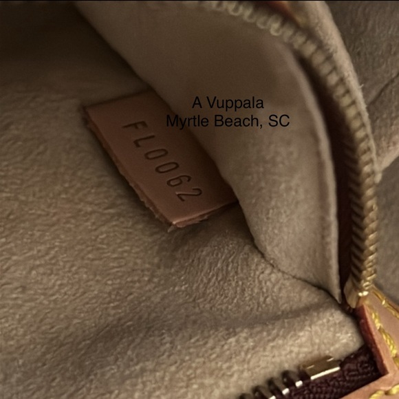 Louis Vuitton Looping MM Monogram Shoulder Bag - Picture 16 of 16